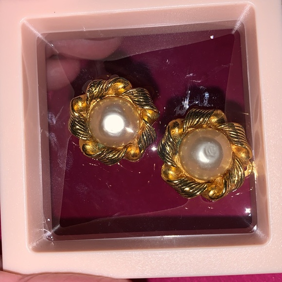 OMG CHANEL Pearl Earrings !!! Great Gift For Holidays - Picture 6 of 7